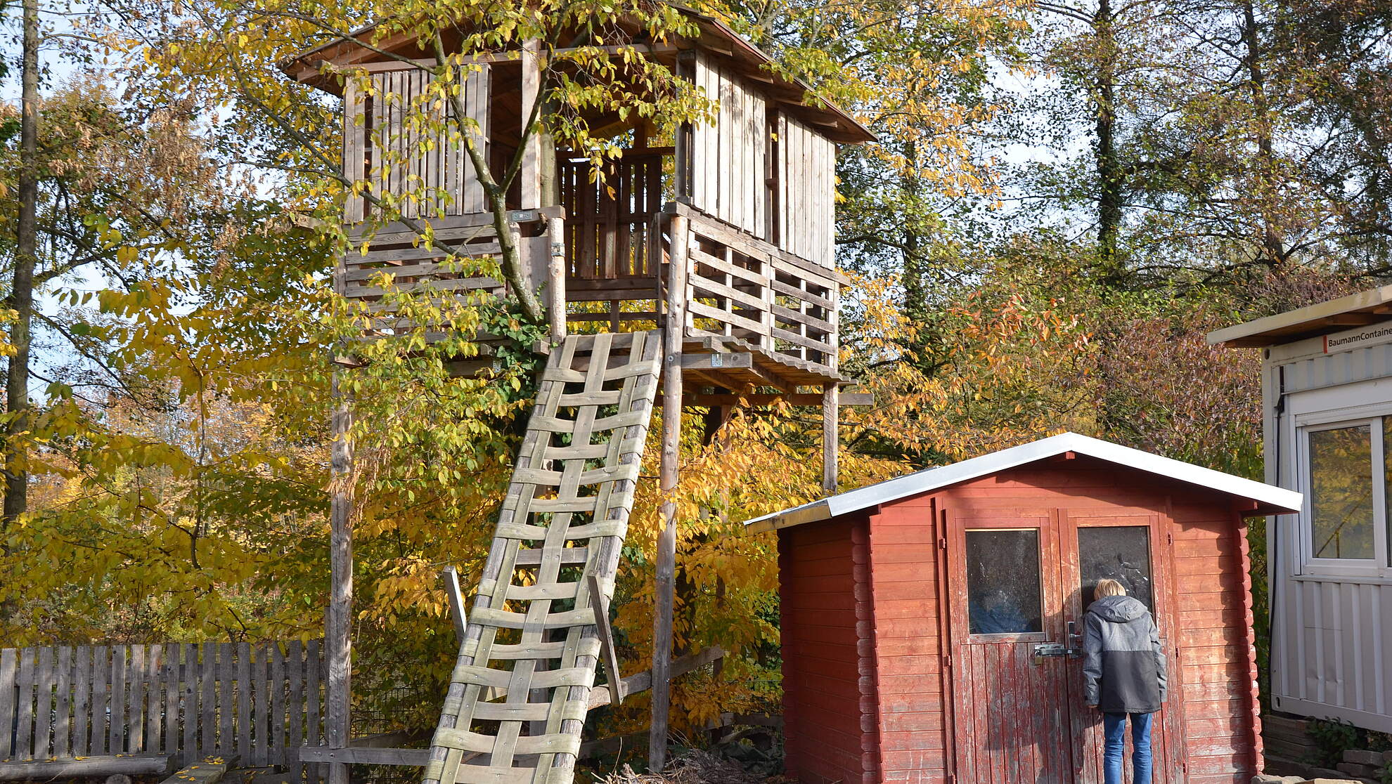 Flexible Tagesbetreuung für Jugendliche auf dem Spielplatz Finkenweg